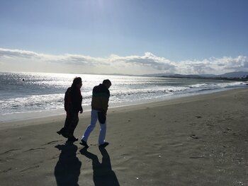 ⑤石川夫妻 徳島の海.JPG