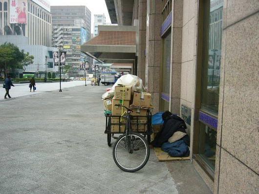 台北駅のホームレス2.jpg