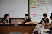 聖公会ＮＧＯ大学院でケア労働でのセクハラについて報告する韓国側.jpg